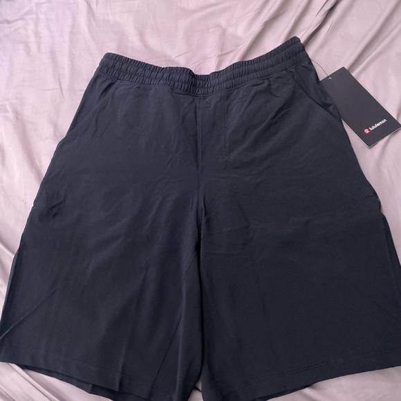 Lululemon pace breaker short 9” lined NWT! Size small